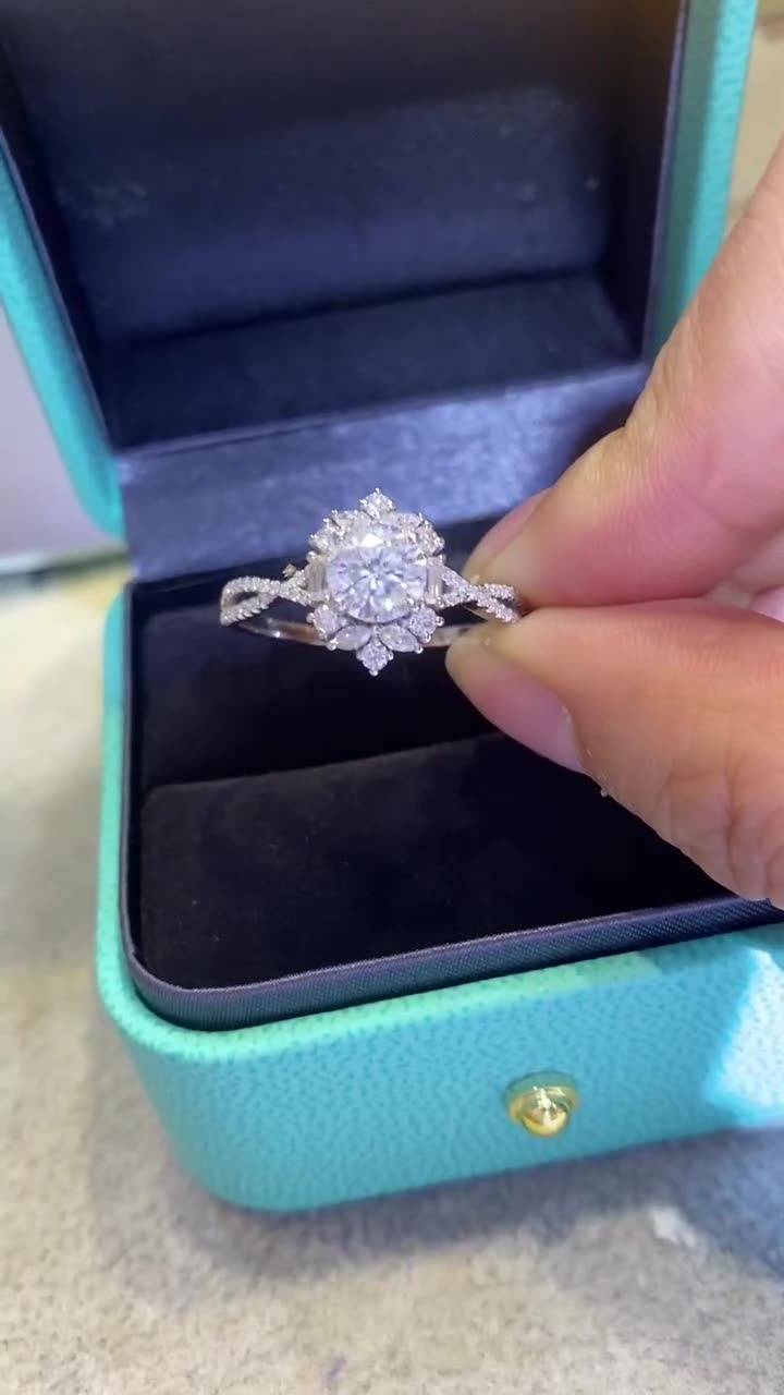 2 Carat Round Cut Snowflake Moissanite Ring S925-R010